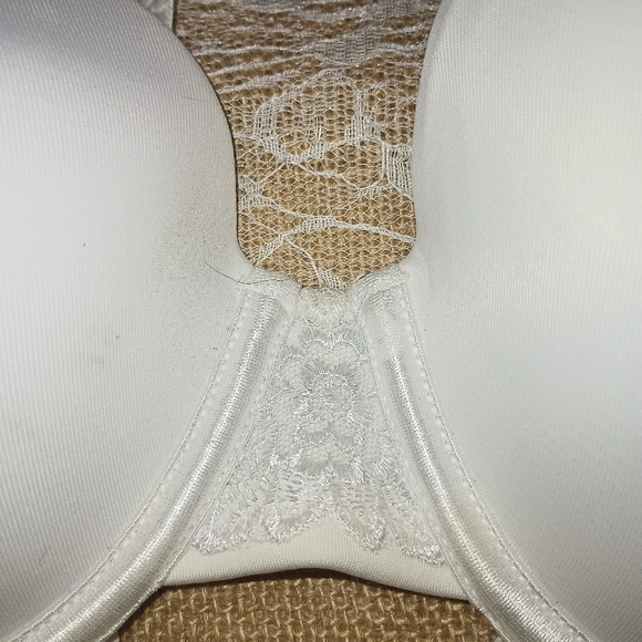 Vanity Fair women's bra size 38c white. Underwire. - Picture 3 of 4